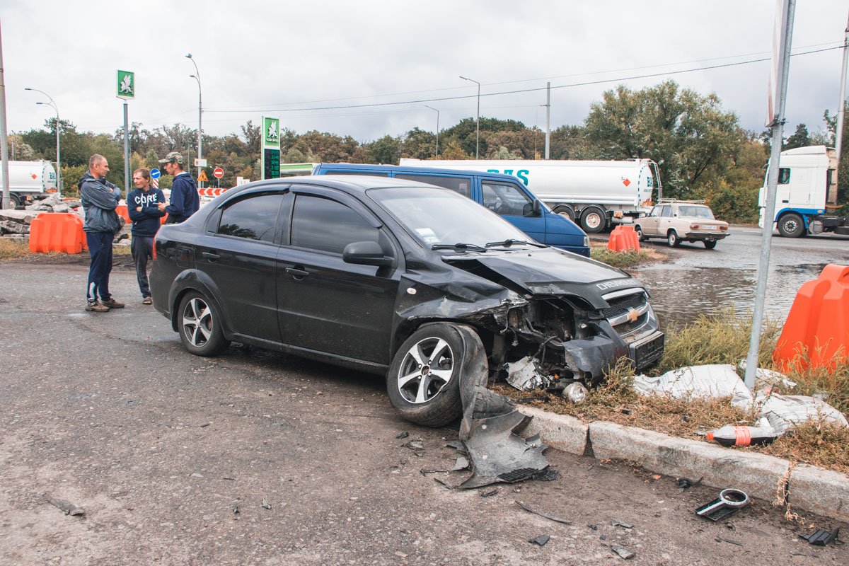 По словам полиции, виновником происшествия стал Hundai, который резко перестроился в другую полосу движения По словам полиции, виновником происшествия стал Hundai, который резко перестроился в другую полосу движения