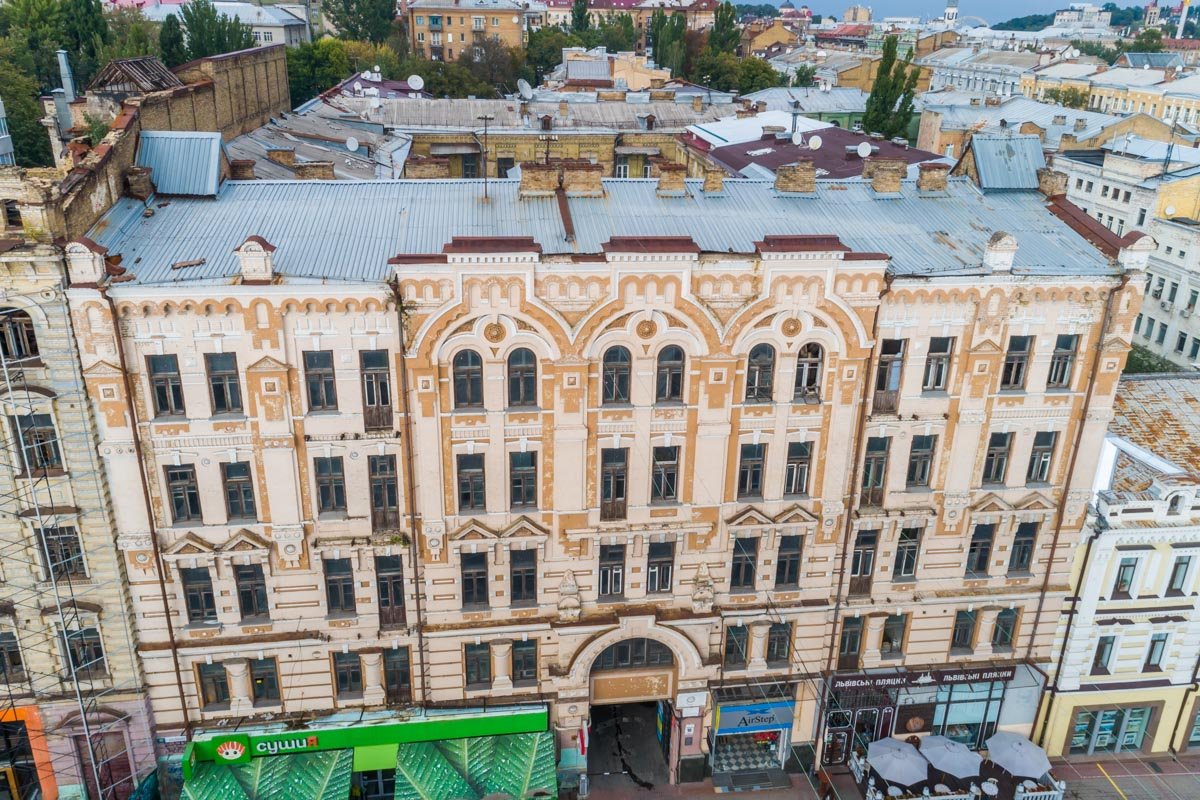 «Кружевным» строение назвали из-за необычного декора на фасаде