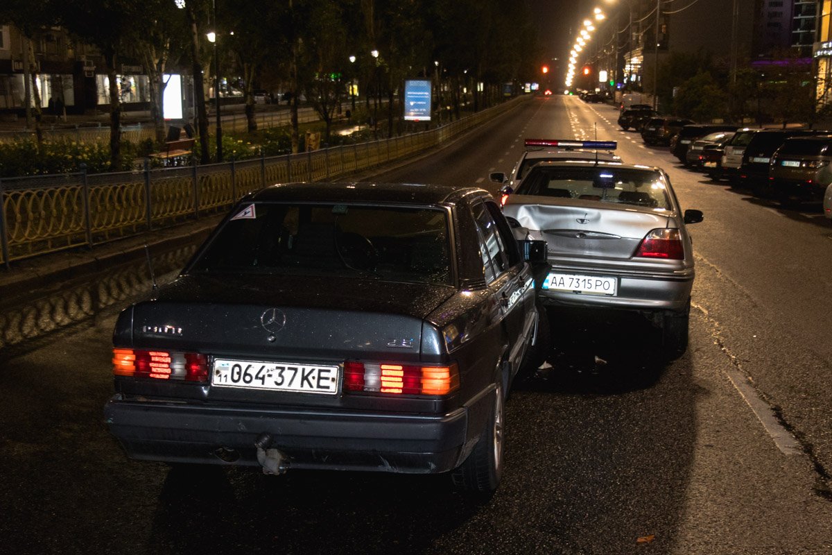 Столкновения можно было бы избежать, если бы перед первой аварией был бы установлен знак аварийной остановки