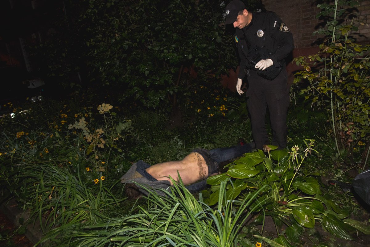 Никаких документов или вещей при нем обнаружено не было, личность не установлена