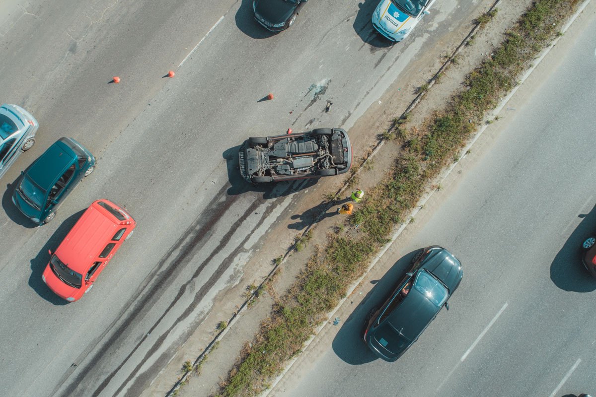 На Кольцевой дороге у Жулянского моста в Киеве произошло ДТП с участием Toyota и Mercedes-Benz