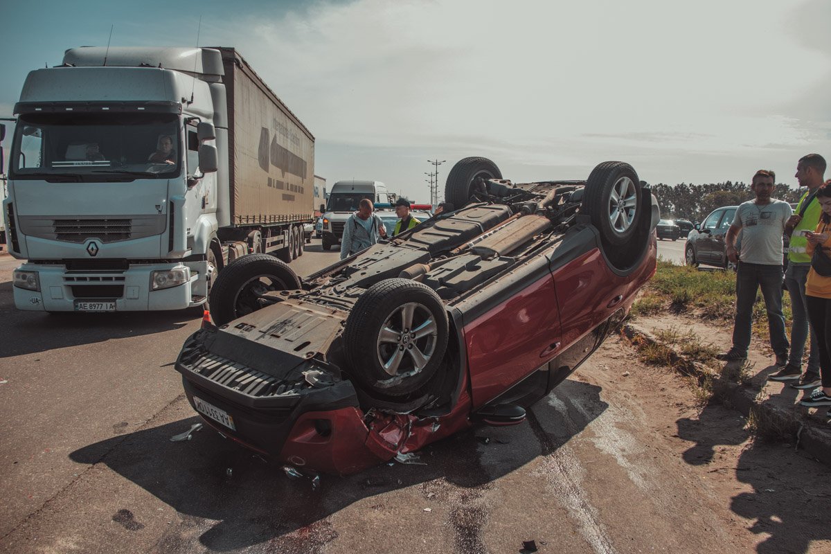 В машине не сработала ни одна подушка безопасности, но пострадавших, к счастью, нет.