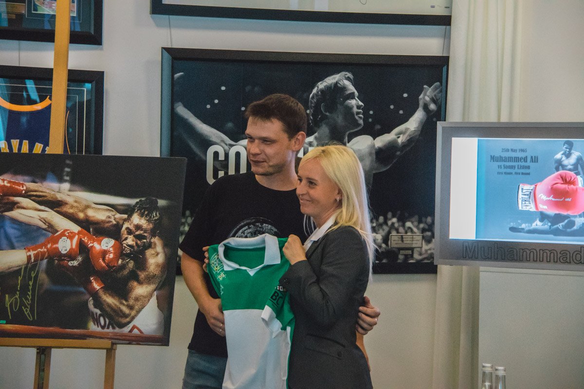 Алина Шатерникова с журналистом