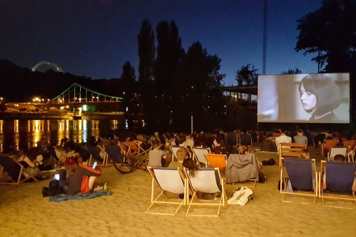 Сезон кинопоказов на ЮБК не спешит заканчиваться