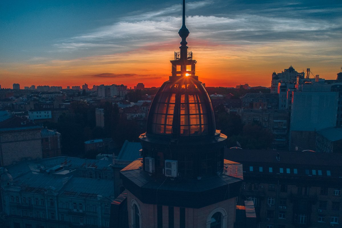 Этот купол замер навсегда и ждет завтрашнего дня