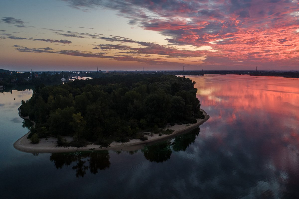 Розовые тучи разделили небо пополам Розовые тучи разделили небо пополам