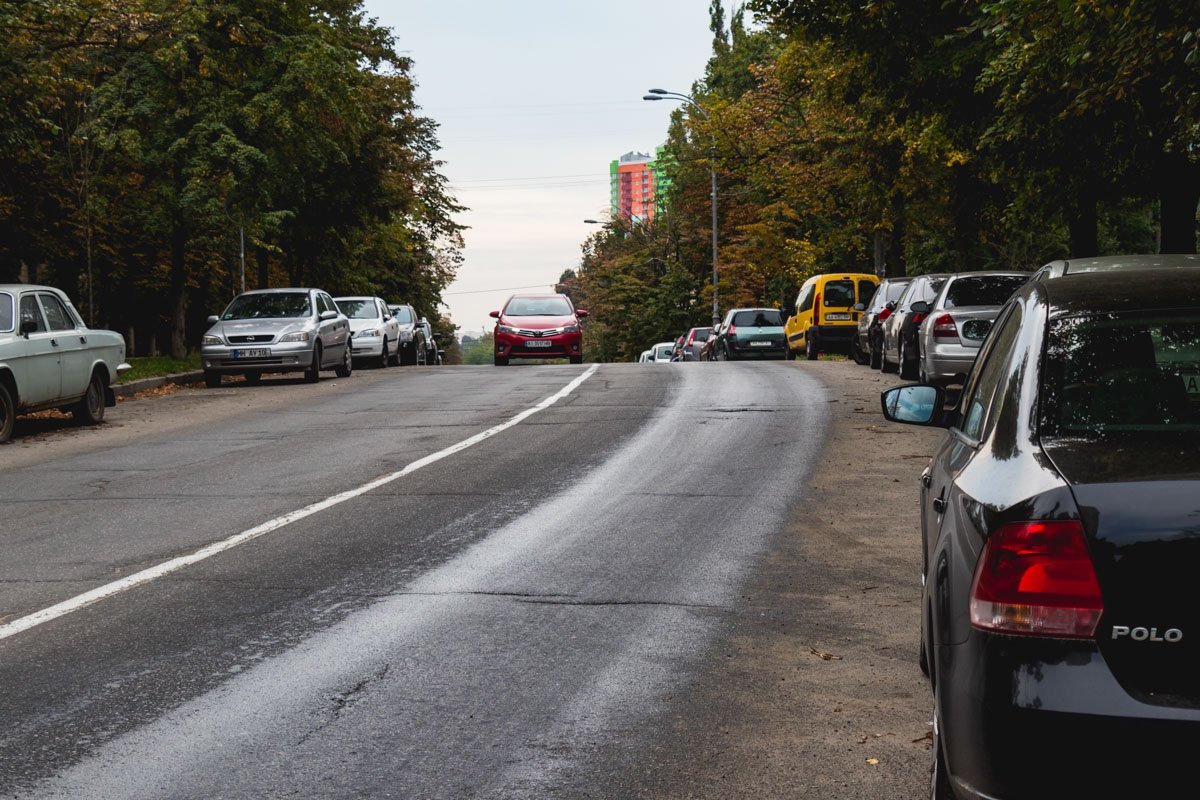 13 сентября в Киеве часть улицы Гарматной превратилась в «каток» 13 сентября в Киеве часть улицы Гарматной превратилась в «каток»