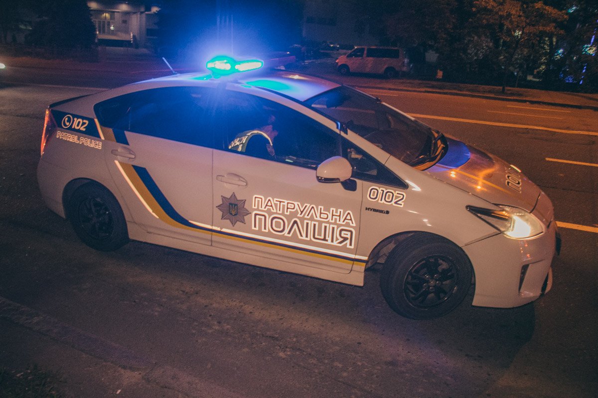 На месте работал экипаж патрульной полиции и следственно-оперативная группа