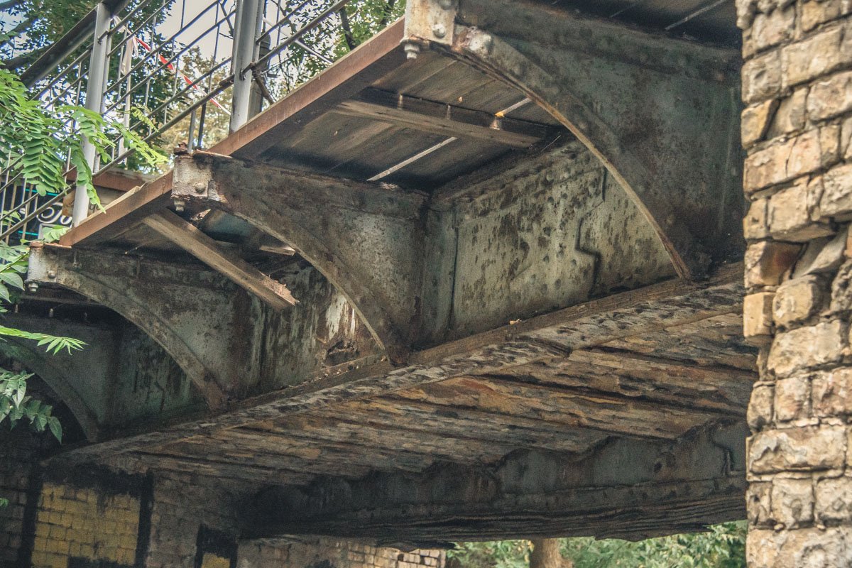 Мост признают аварийным уже 17 лет, но не ремонтируют