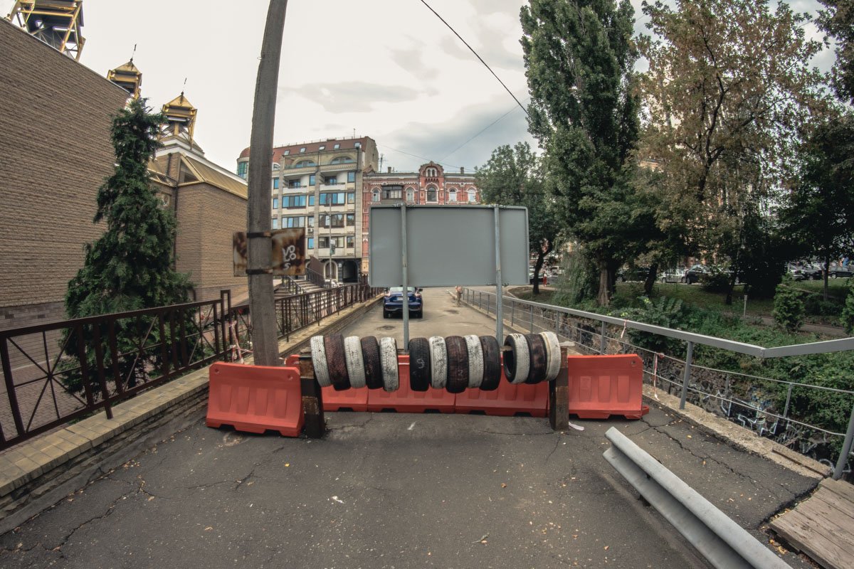 Мост связывает улицу Кудрявскую и Вознесенский спуск