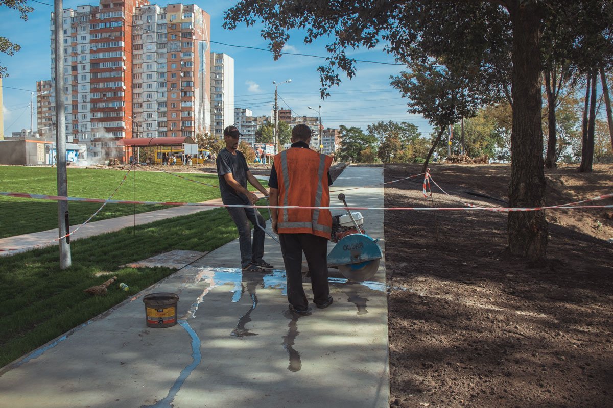 В парке кипит работа