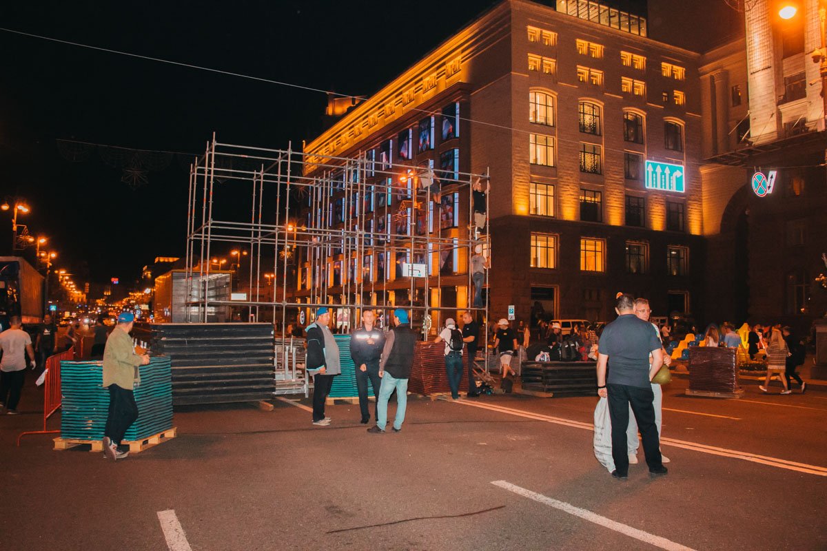 На центральной улице столицы началась активная подготовка к мероприятию