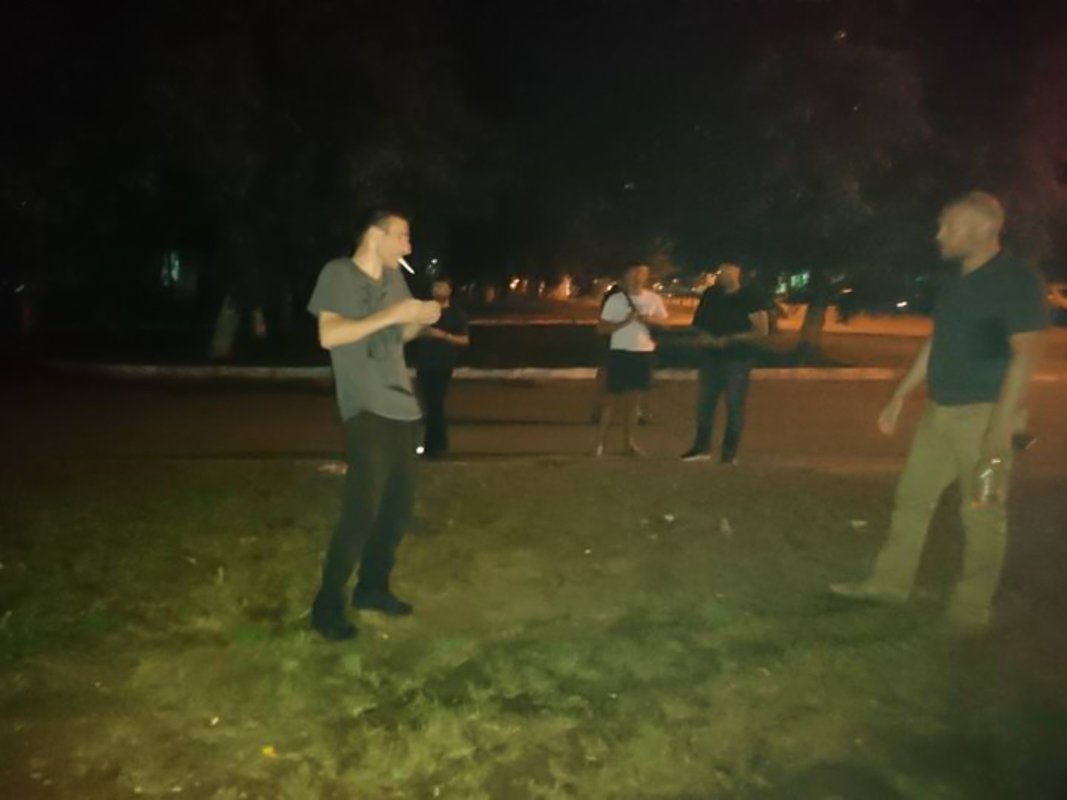 Злоумышленник хотел забрать у нее мобильный телефон и начал душить Злоумышленник хотел забрать у нее мобильный телефон и начал душить