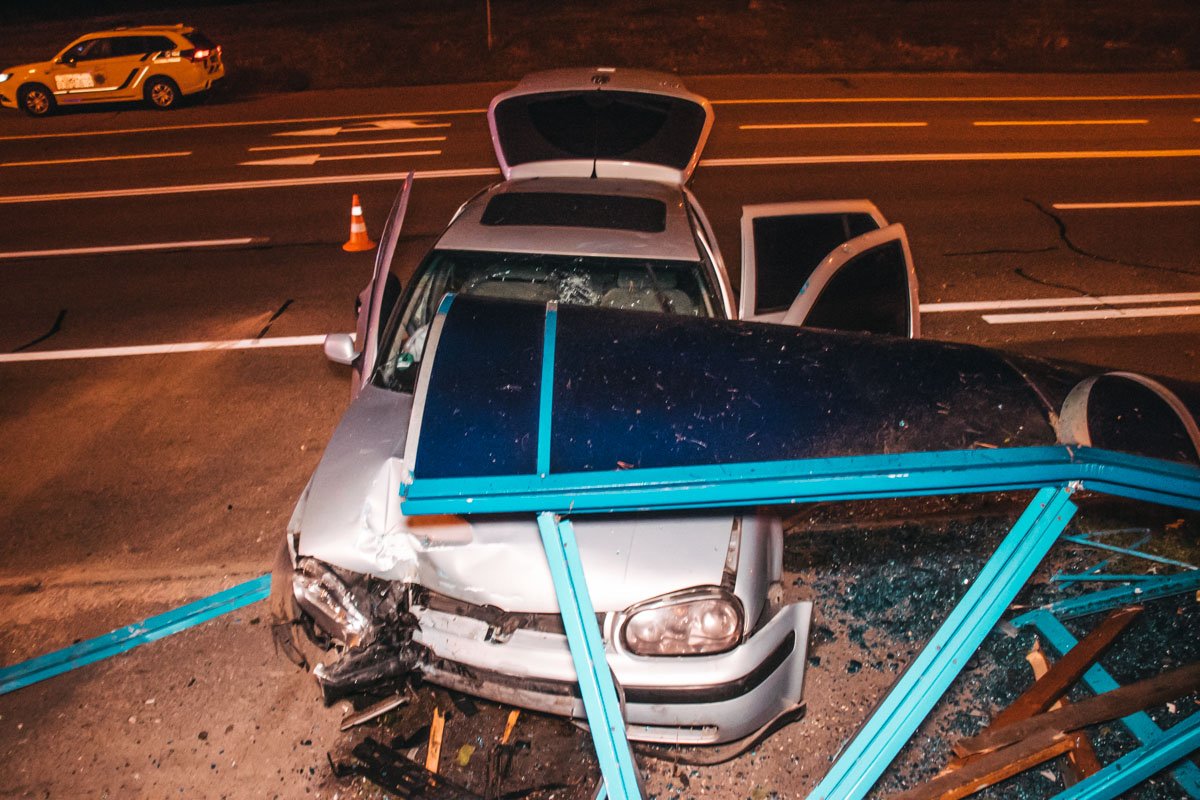 Водитель не пострадал, от серьезных травм его спасли вовремя сработавшие подушки безопасности