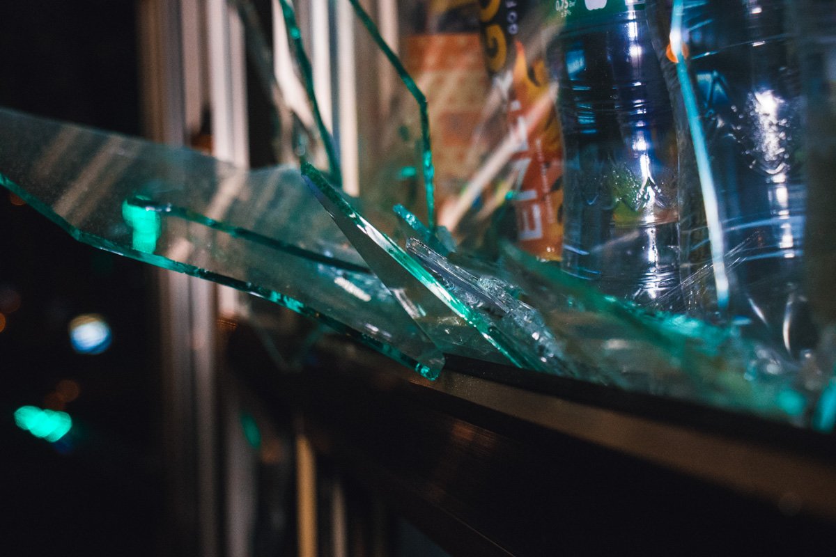 Несколько дней назад, по словам сотрудников, этот же мужчина уже нападал на данное кафе