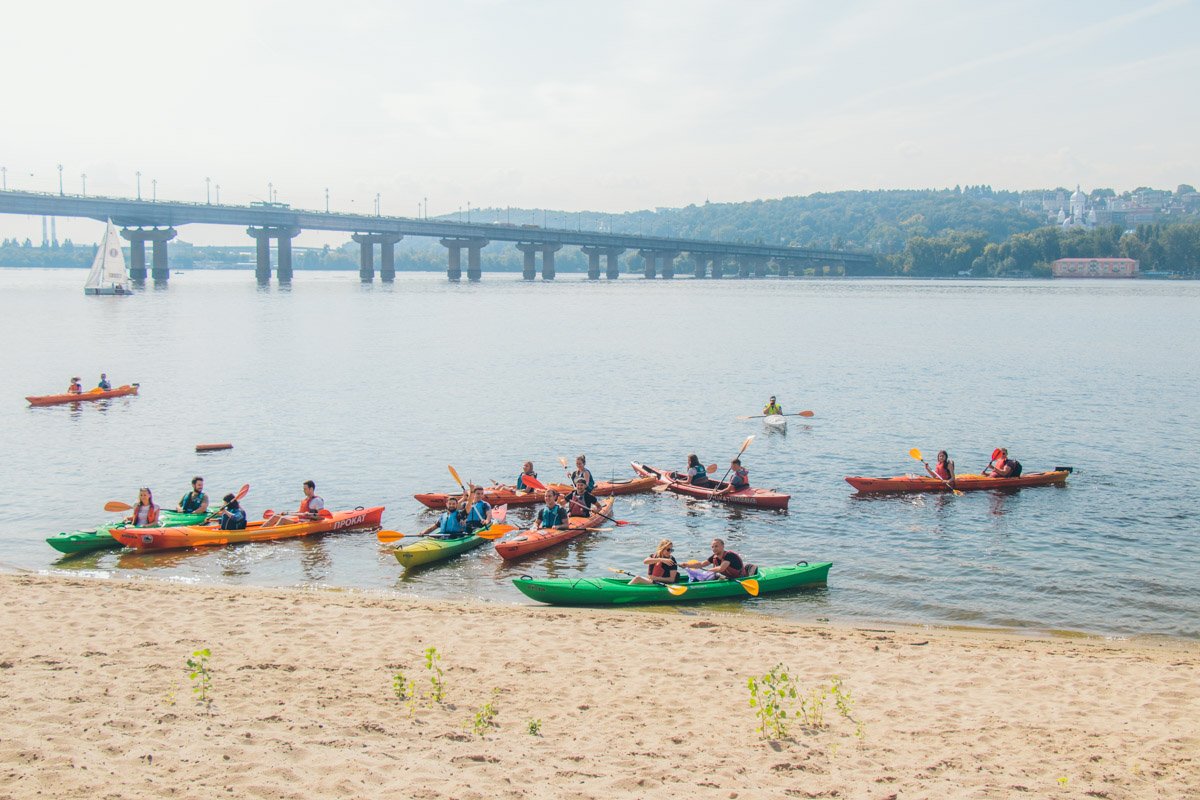 Спортсмены на байдарках не смогли проплыть мимо концерта