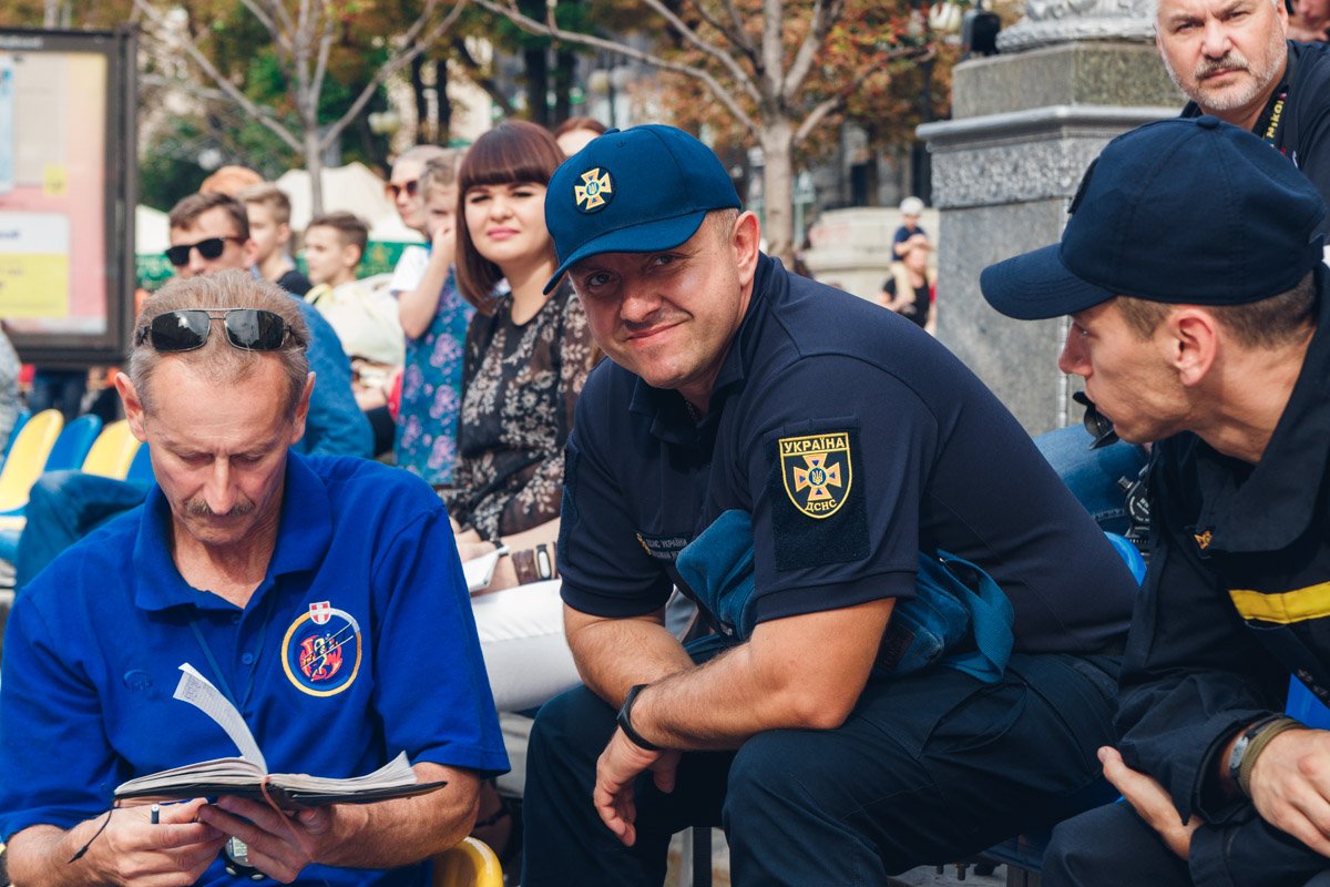 Сдержанная улыбка перед оглашением результатов