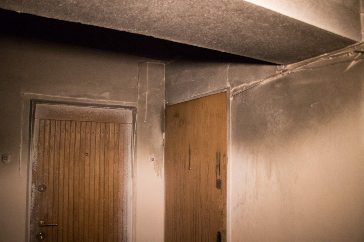 Огонь охватил квартиру на шестом этаже