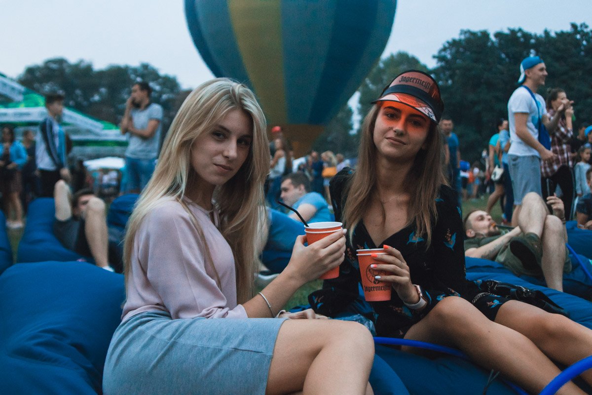 У них вечер только начинался