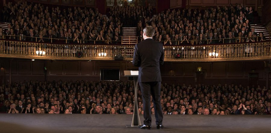 Выступления на публике - волнительный процесс. Пора избавиться от всяких комплексов. 