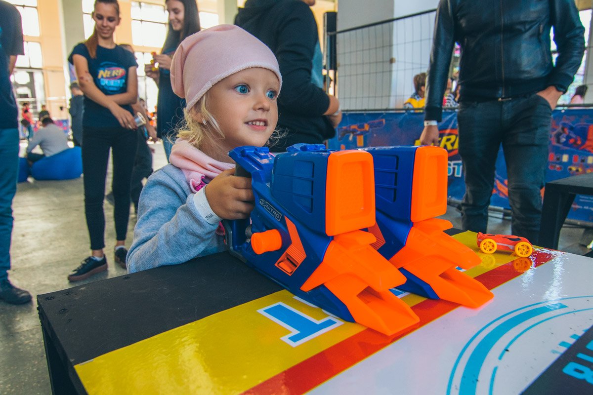 Космические бластеры по душе не только мальчикам Космические бластеры по душе не только мальчикам