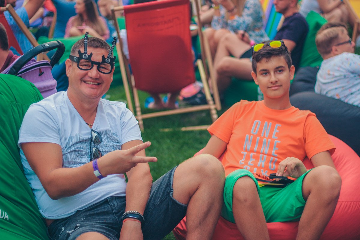 Гостей также развлекали музыкой, стендапами, мастер-классами и различными играми