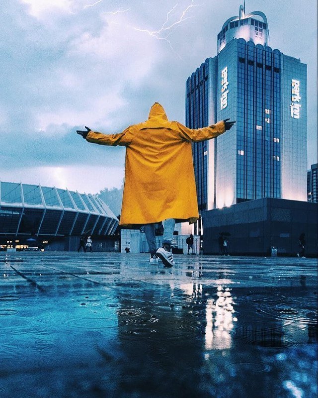 Скоро нам всем придется надеть такие плащи. Фото:@ok_samytnyi