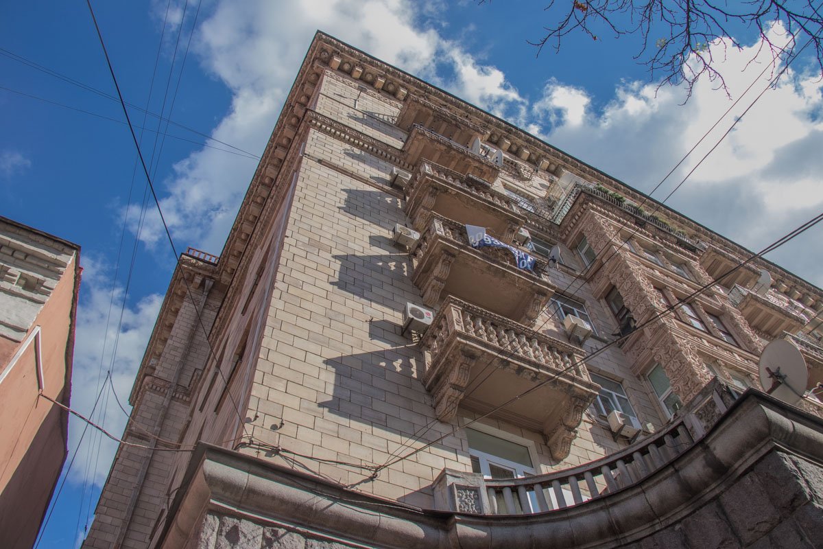 Обвалились элементы балкона на 8-м этаже Обвалились элементы балкона на 8-м этаже