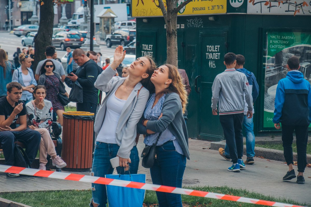 Полиция оградила опасный участок Полиция оградила опасный участок