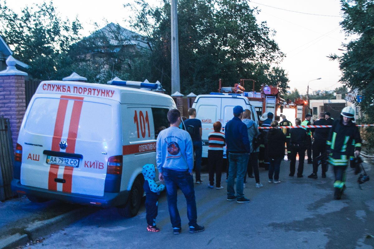 На место прибыли спасатели и медики На место прибыли спасатели и медики