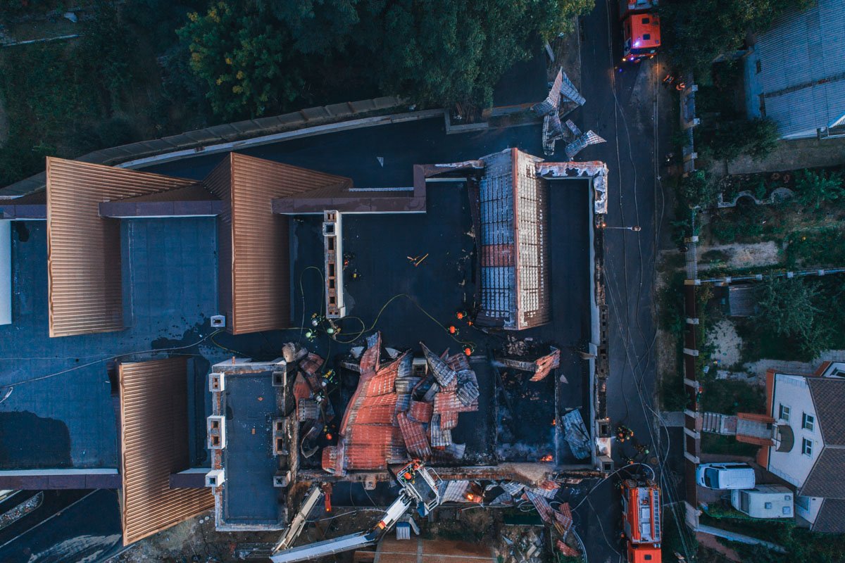 В 19:39 пожар удалось ликвидировать В 19:39 пожар удалось ликвидировать