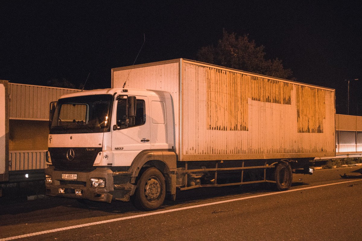 Водитель грузовика почувствовал и потом увидел Audi