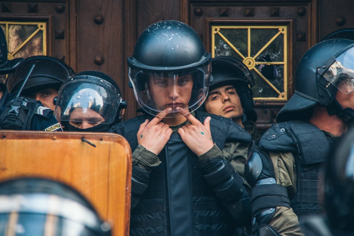 У здания Генпрокуратуры Украины в Киеве активисты устроили митинг У здания Генпрокуратуры Украины в Киеве активисты устроили митинг