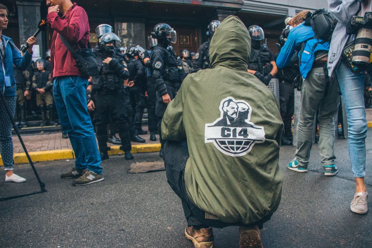 Впоследствии стычек митингующих и полицейских пострадали семеро правоохранителей Впоследствии стычек митингующих и полицейских пострадали семеро правоохранителей