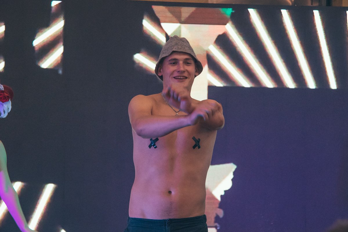 Зажигаем толпу Зажигаем толпу