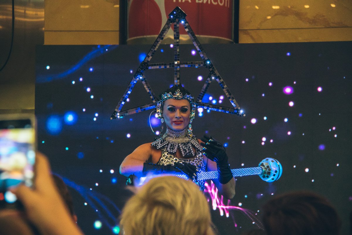 Главное, грациозно орудовать жезлом и не уронить корону Главное, грациозно орудовать жезлом и не уронить корону