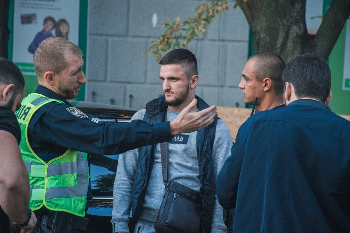 На месте облавы работали около 10 экипажей патрульной полиции, следственно-оперативная группа и бойцы спецподразделений