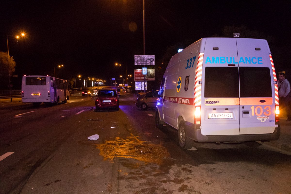 ДТП произошло между Дарницким мостом и мостом Патона