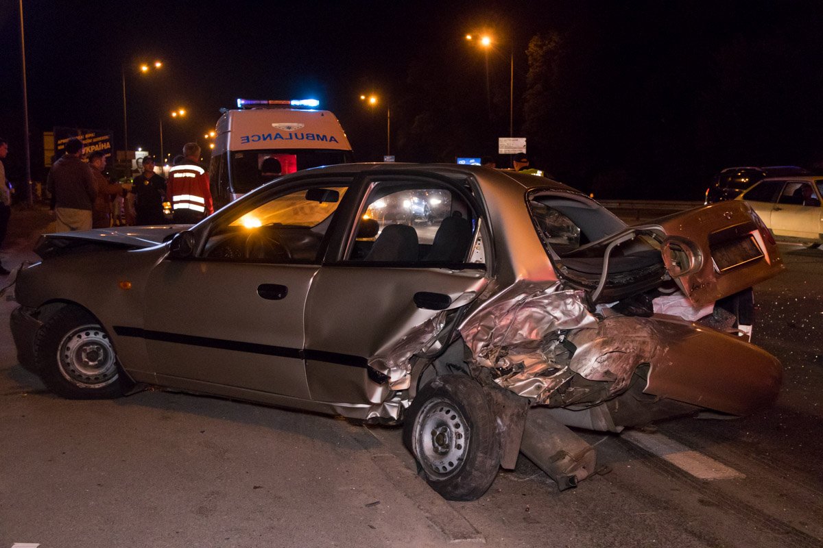 Во время оформления ДТП в него влетел Mercedes