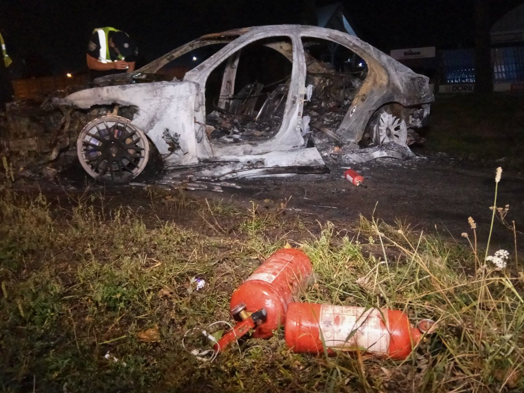 Обошлось без пострадавших, однако автомобиль сгорел дотла