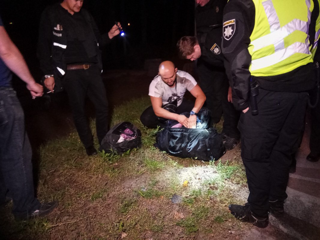 Полицейские задержали нарушителя на месте аварии