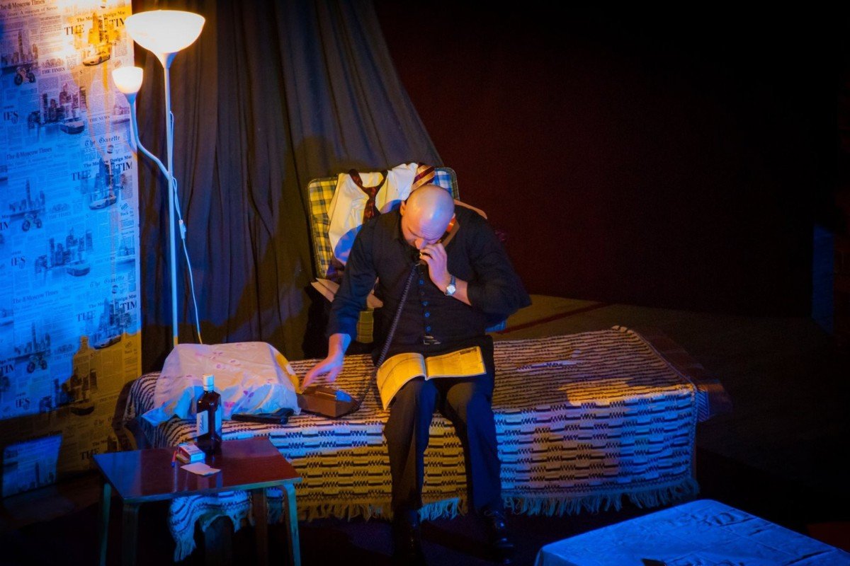 Двое на качелях - история двух одиноких людей, которые случайно встретились в прекрасном и шумном Нью-Йорке Двое на качелях