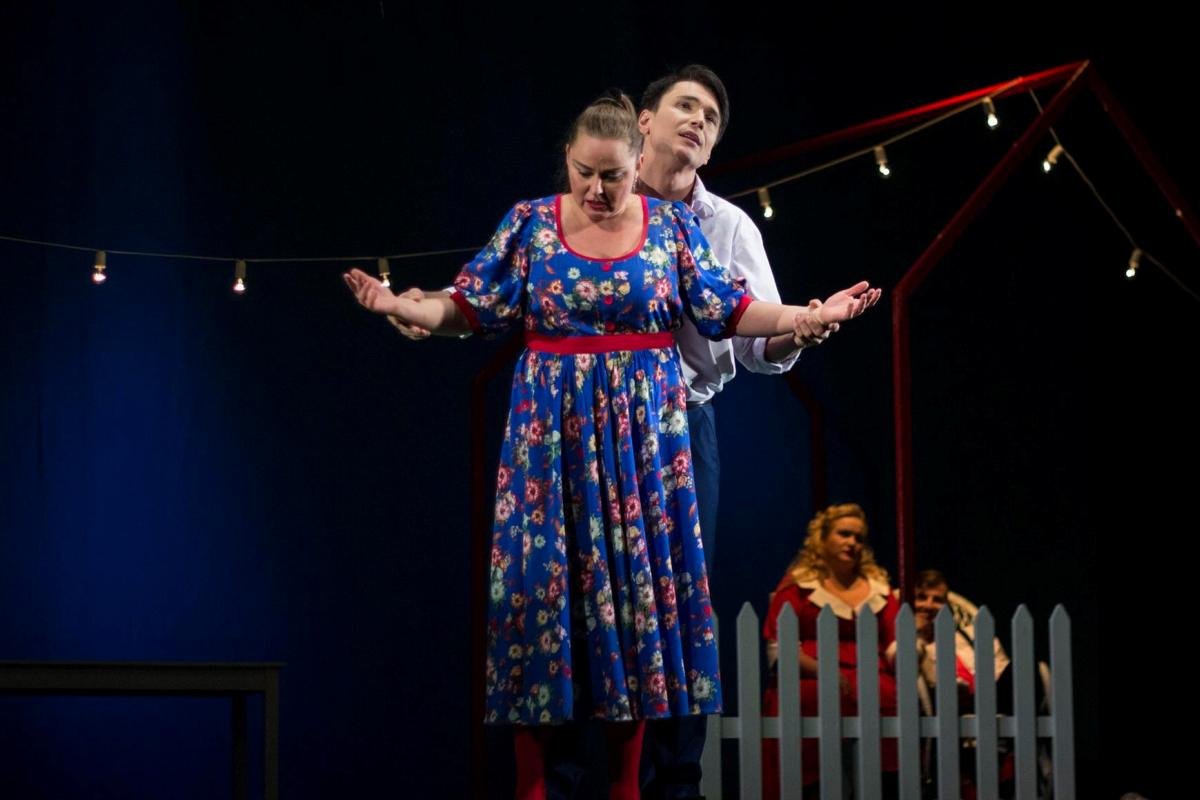 Причудливая смесь детектива, любовной драмы и комедии Причудливая смесь детектива, любовной драмы и комедии