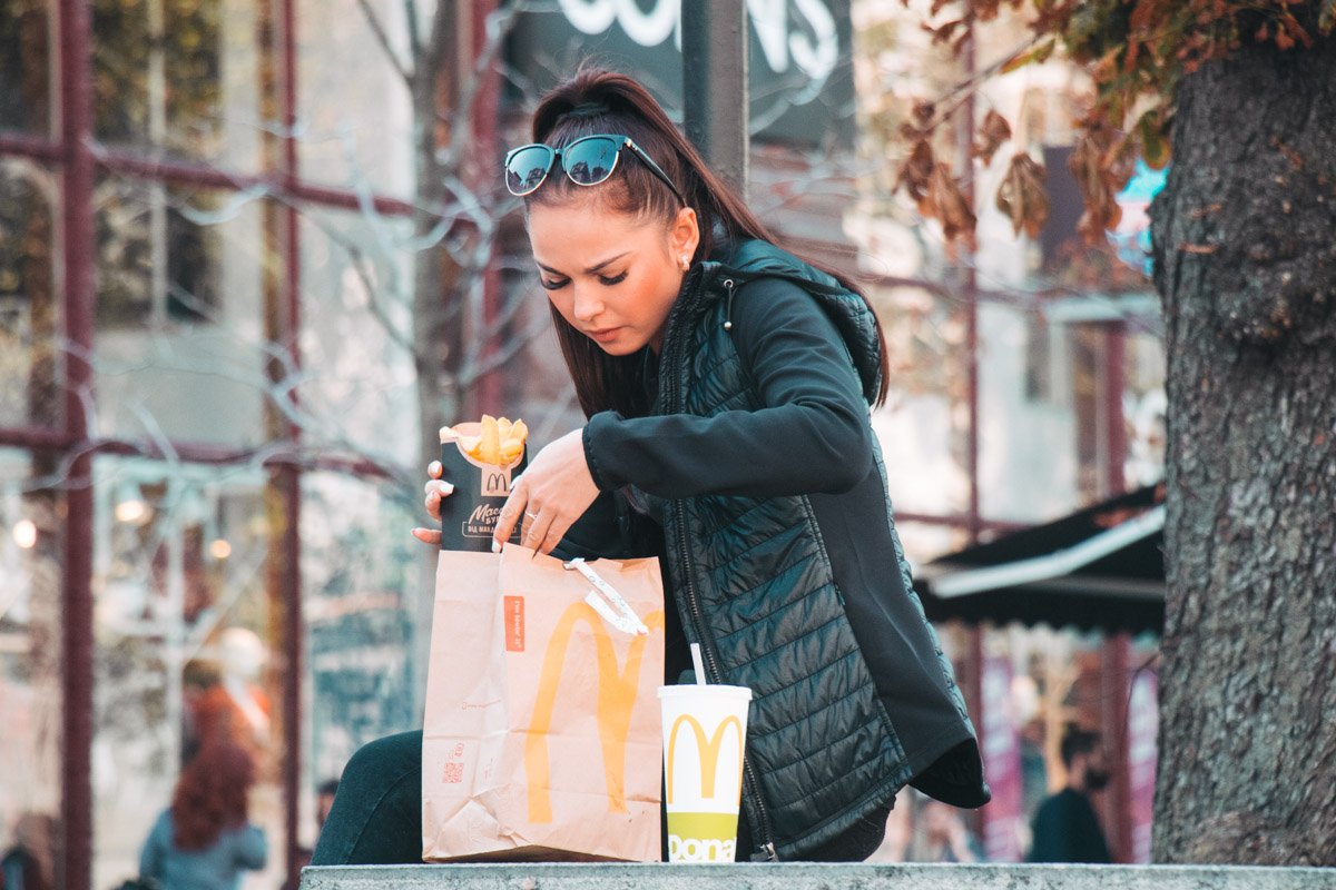 Заем-ка я осеннюю печаль бигмаком