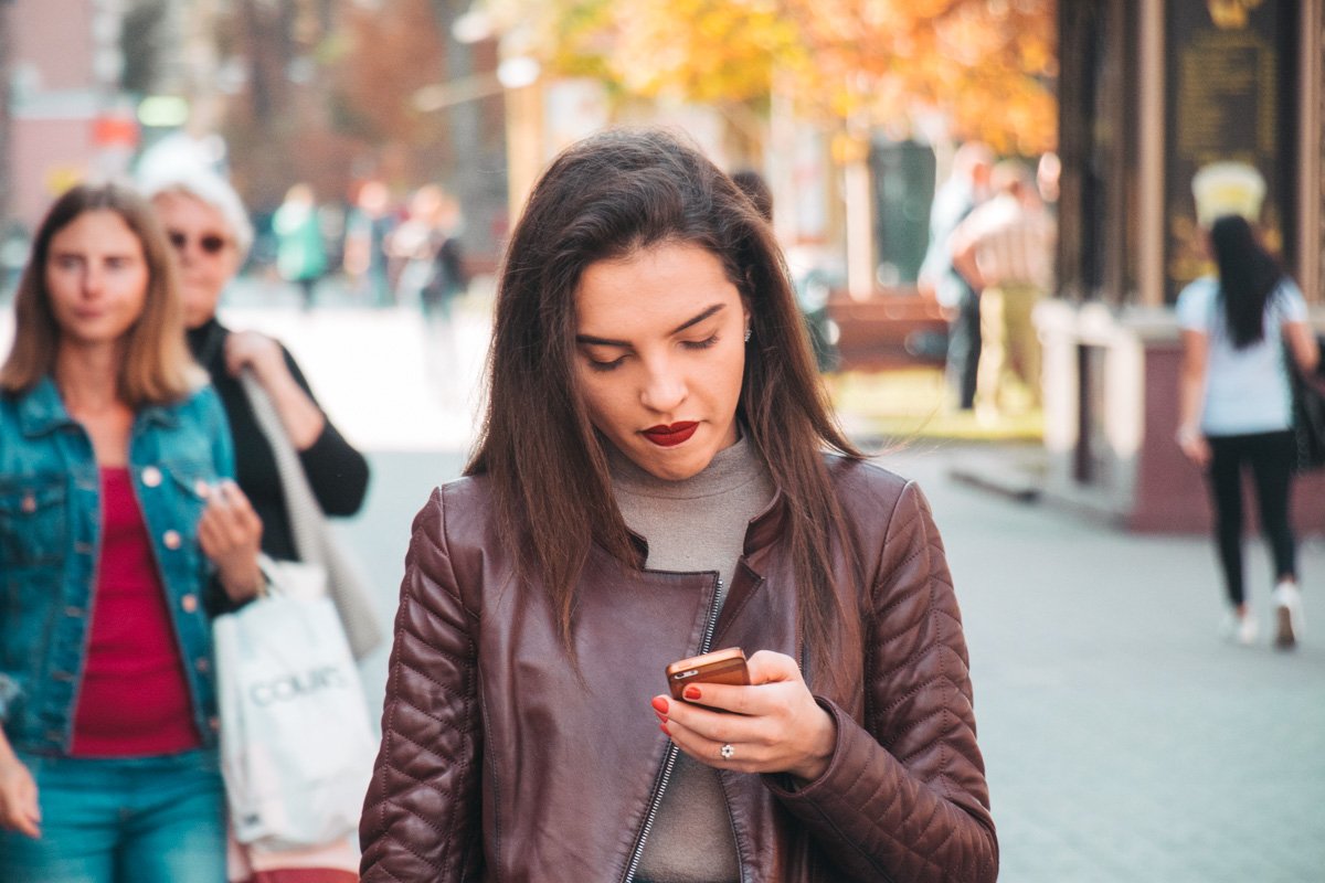 Опять мои сообщения игнорирует...