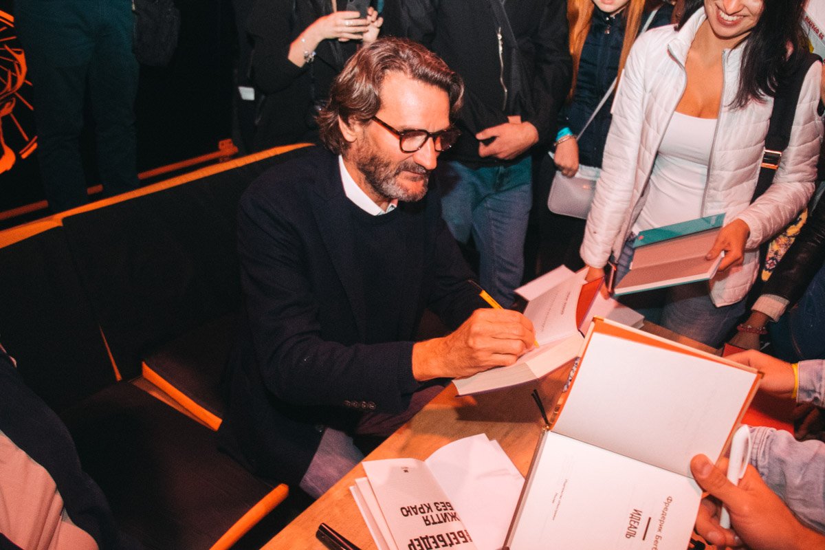 Маленький виток ручкой вначале книги - и ты счастлив!