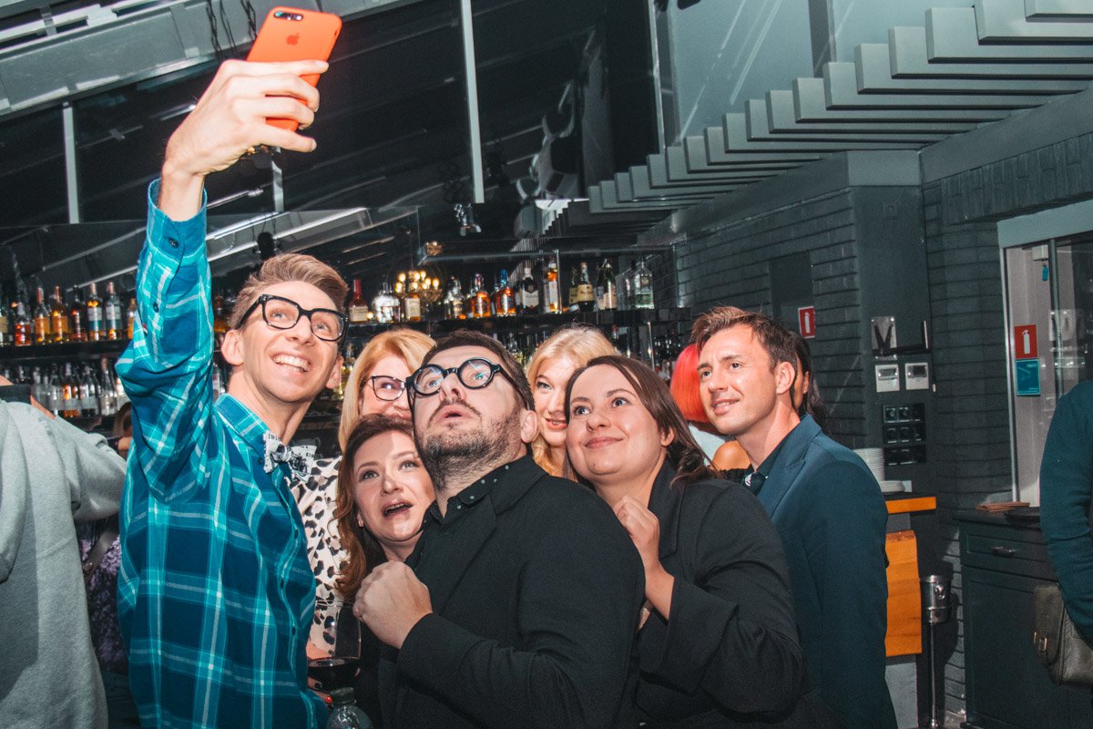 В проекте приняли участие такие телеведущие, как Алексей Суханов, Вячеслав Соломка и другие В проекте приняли участие такие телеведущие, как Алексей Суханов, Вячеслав Соломка и другие