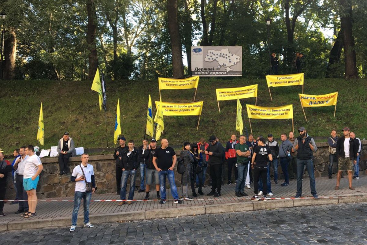 Сегодня будут вносить правки в законопроекты по автомобилям на еврономерах