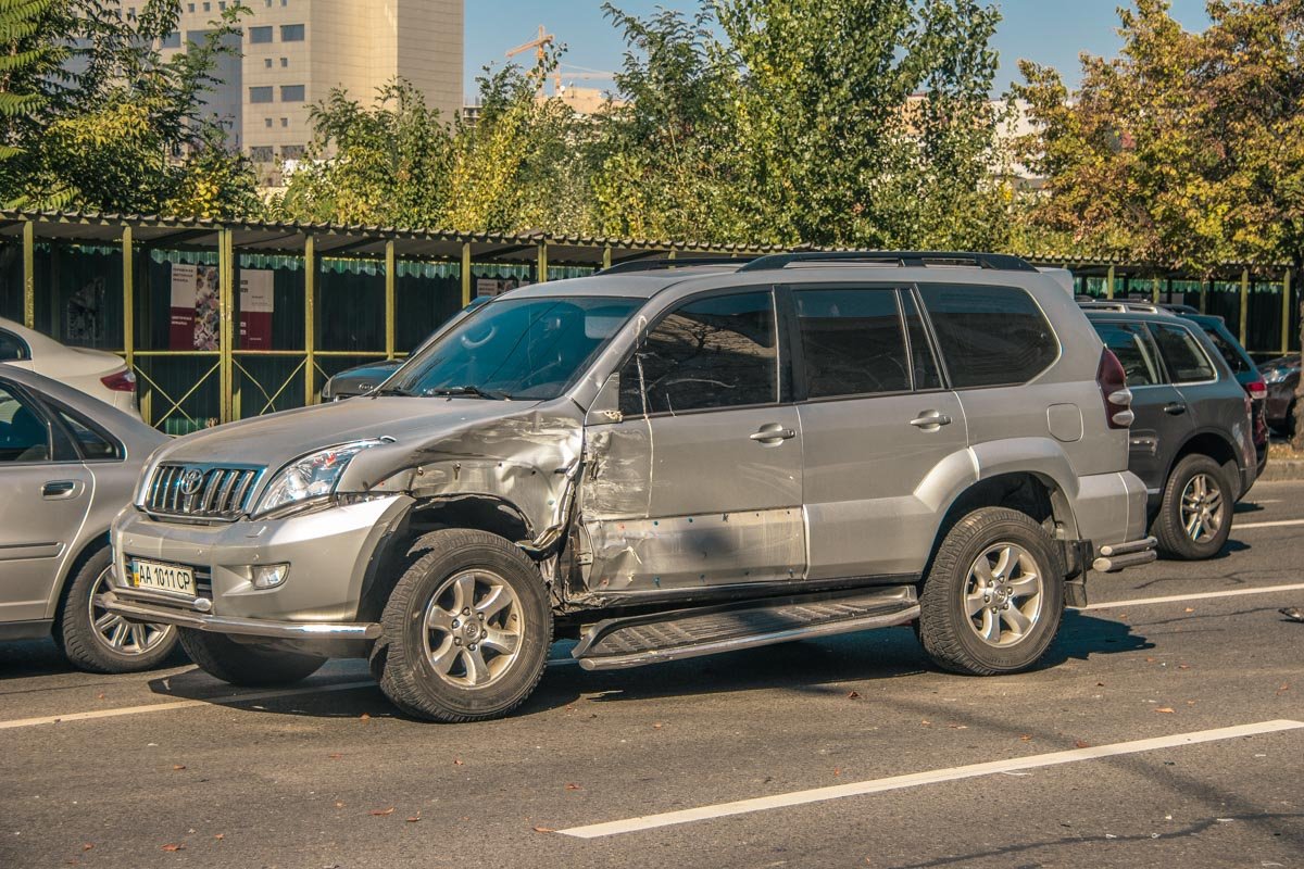 Столкнулись Toyota Land Cruiser и Volkswagen Caravelle