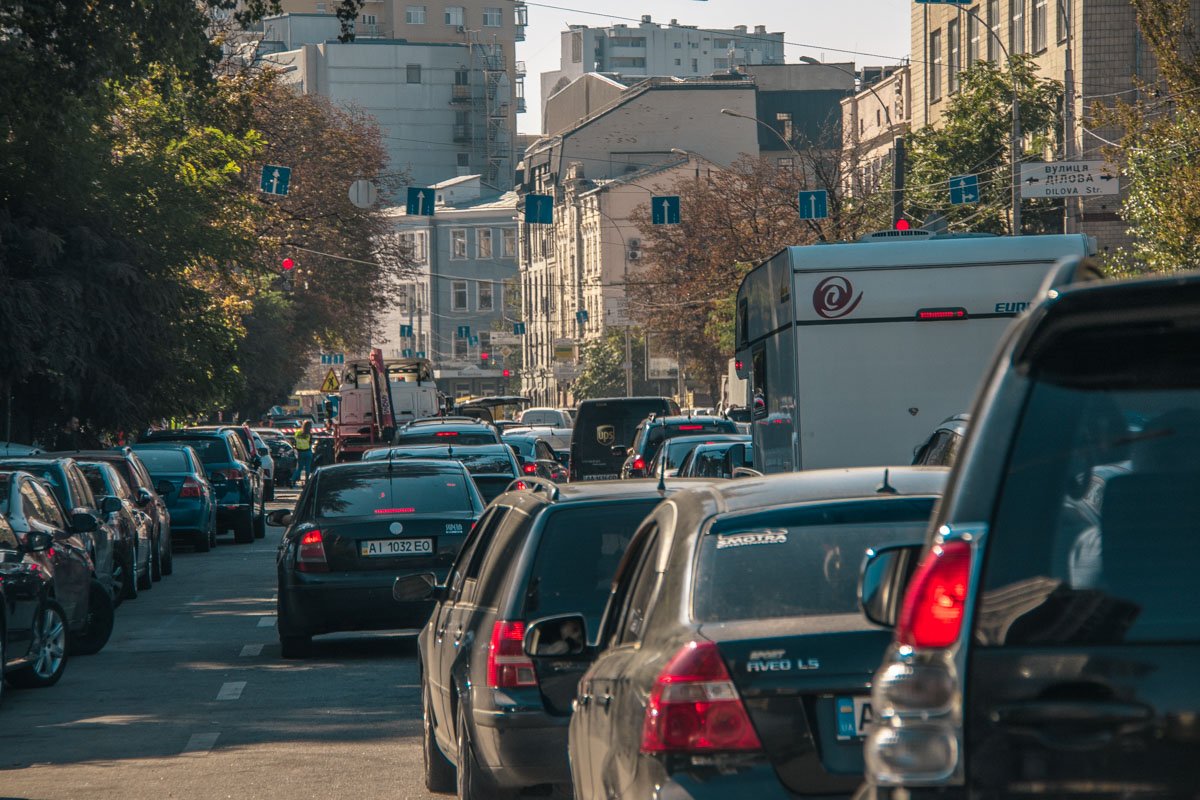 Из-за аварии образовалась масштабная пробка